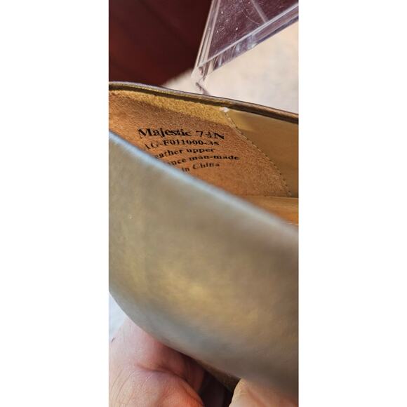 Vintage Parisian Signature Majestic Leather Pump Block Heel Square Toe 7.5N Gold - Picture 4 of 4